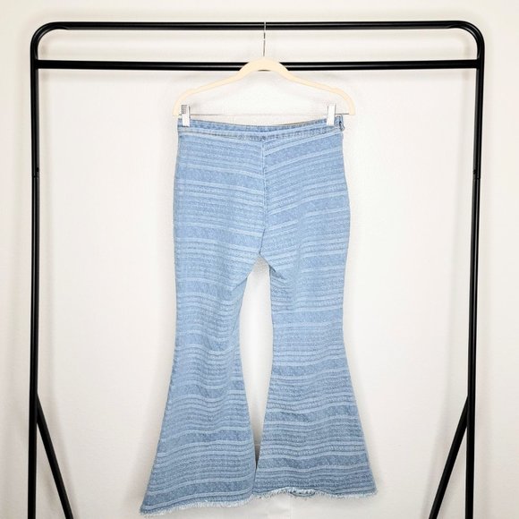 Pol TKP113 Striped Denim Flare Leg Raw Hem Blue Light Wash Jeans Size Medium - Picture 8 of 10